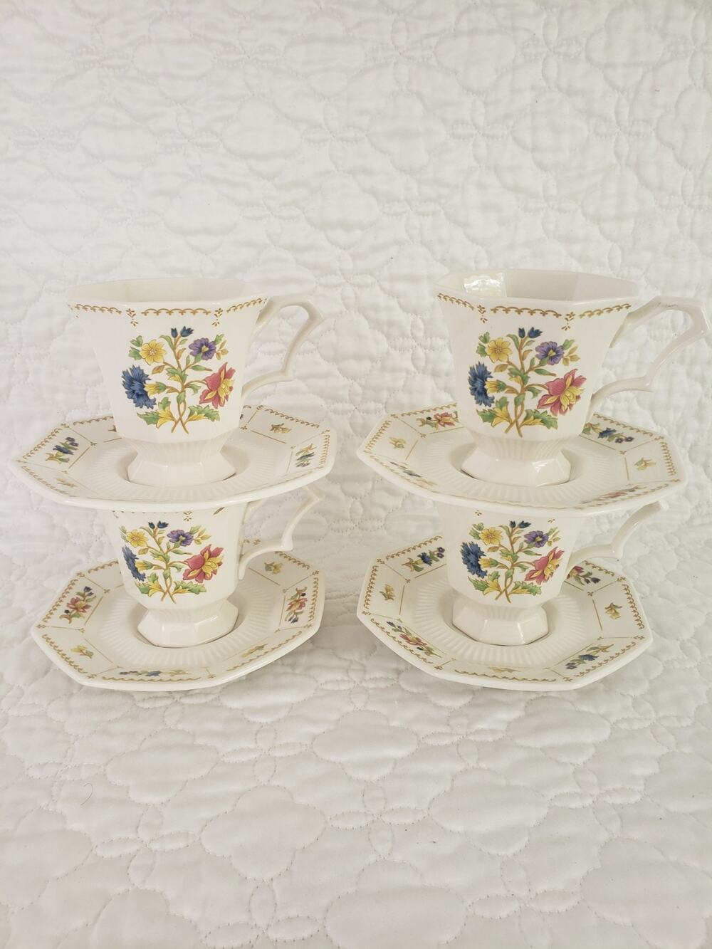 Nikko Classic Collection Magenta 269 Cups & 2 Saucers Made in Japan Set of 4